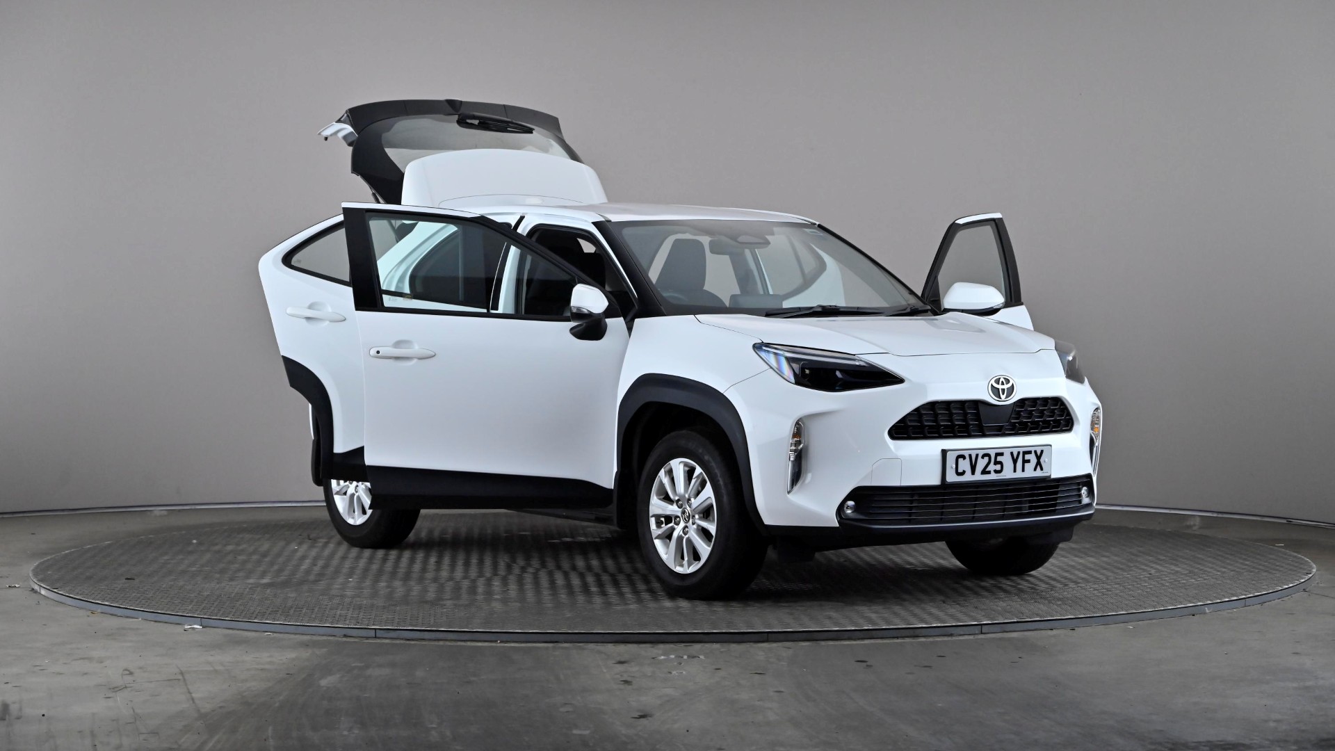 2025 TOYOTA YARIS CROSS 1.5 HYBRID ICON CVT PETROL HYBRID AUTOMATIC 3,932 MILES WHITE 27,597 334... photo