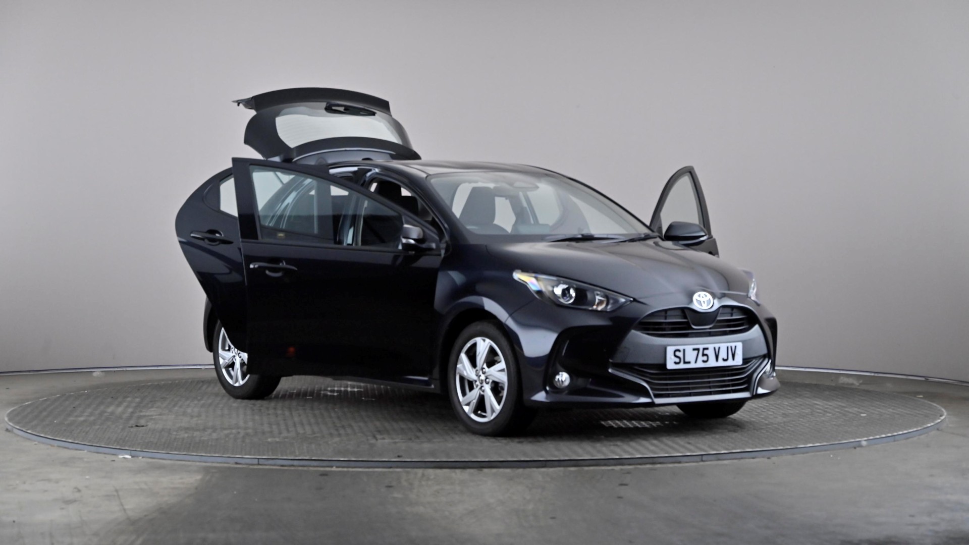 2025 TOYOTA YARIS 1.5 HYBRID ICON CVT PETROL HYBRID AUTOMATIC 4,000 MILES BLACK 18,197 289... photo